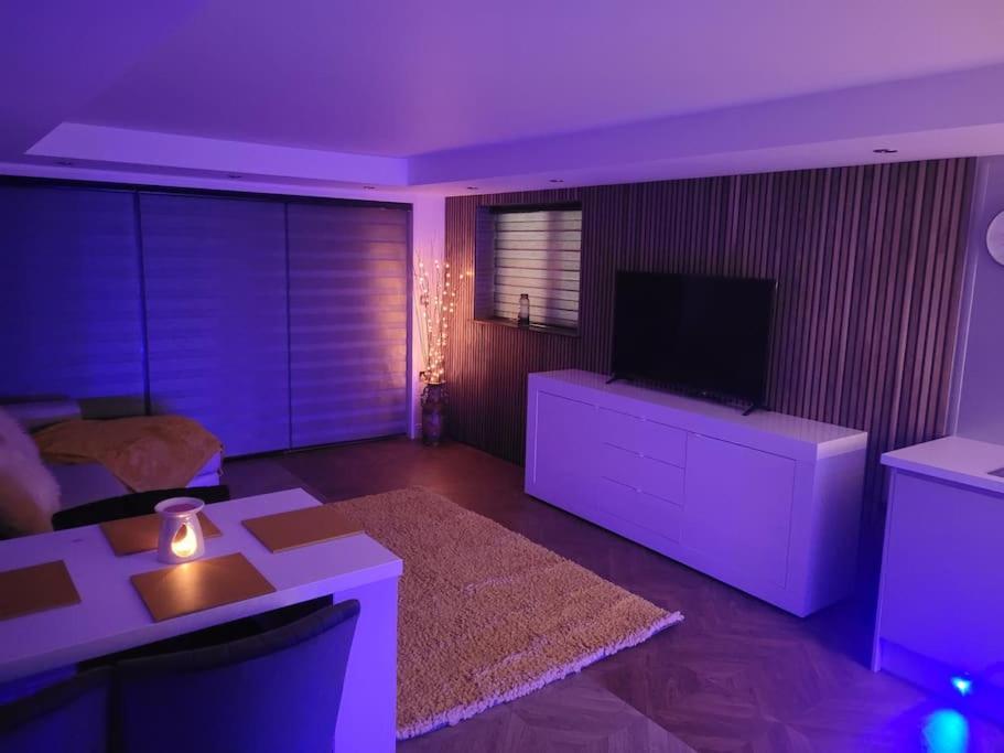 Sister'S Studio Лланеллі Екстер'єр фото